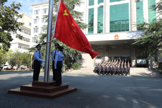 信阳市检察院举行升国旗仪式